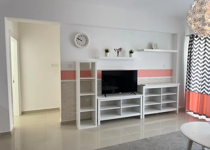 アパート Caesar & Trikomo